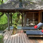Chateaux Dans Les Arbres Lodge *