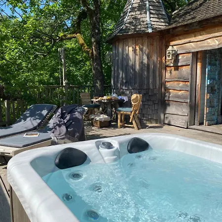 Gerendaház Chateaux Dans Les Arbres *