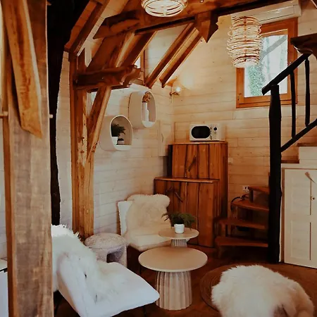 Gerendaház Chateaux Dans Les Arbres *