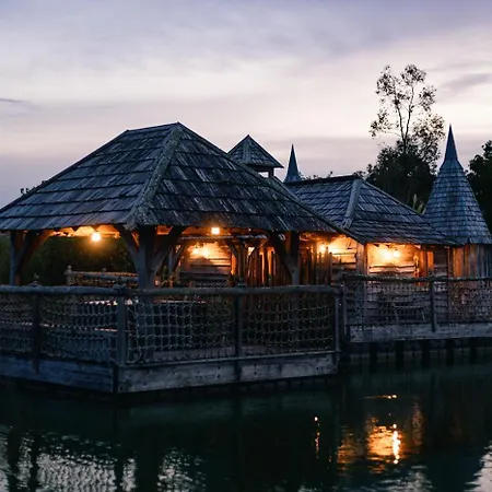 Chateaux Dans Les Arbres Gerendaház *