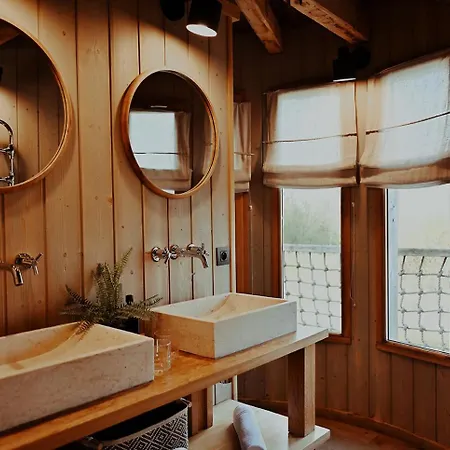 Chateaux Dans Les Arbres Lodge Clotte
