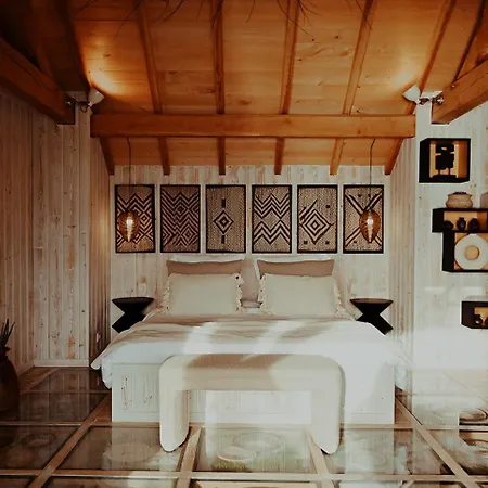 Chateaux Dans Les Arbres Gerendaház