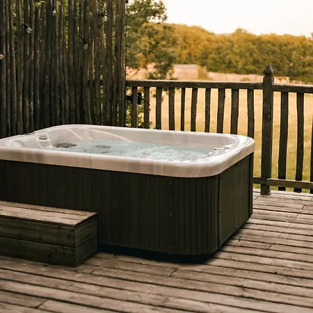 Gerendaház Chateaux Dans Les Arbres