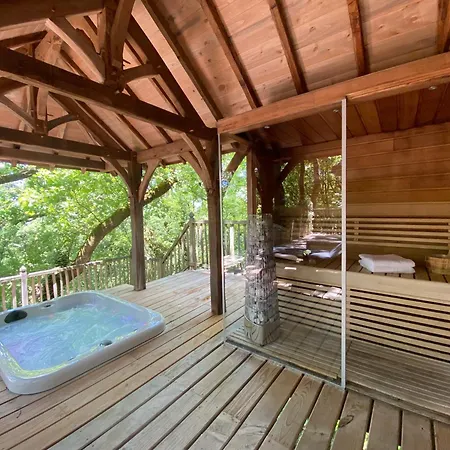 Chateaux Dans Les Arbres Gerendaház