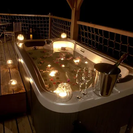 Gerendaház Chateaux Dans Les Arbres