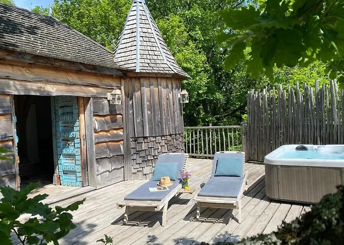 Chateaux Dans Les Arbres