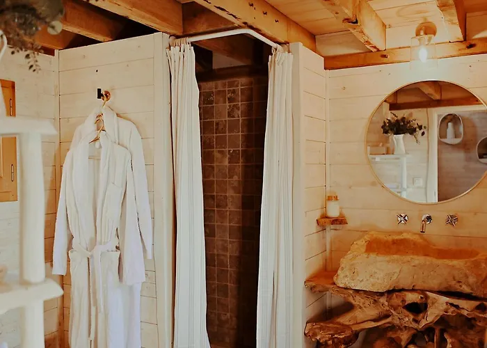 Chateaux Dans Les Arbres 롯지 *