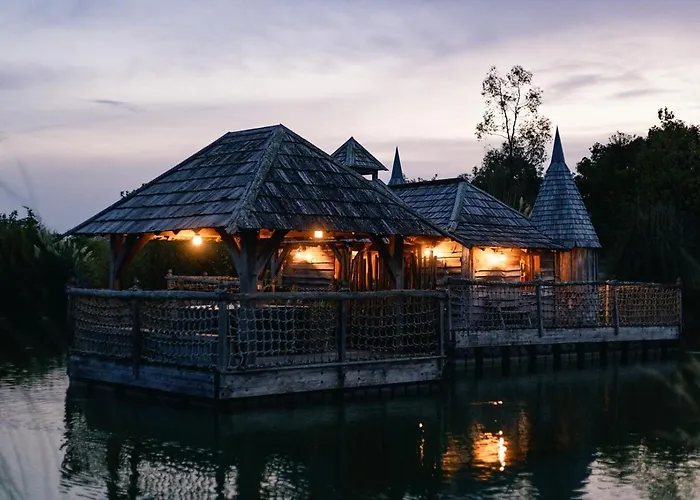 Chateaux Dans Les Arbres 롯지 *