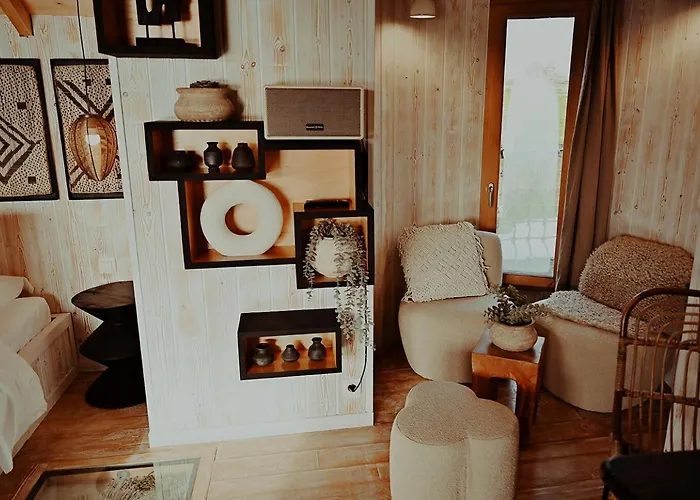 Chateaux Dans Les Arbres