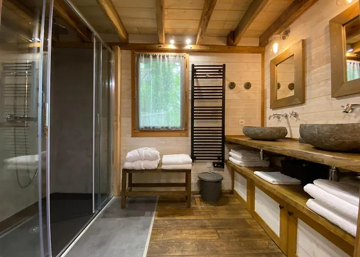 Chateaux Dans Les Arbres