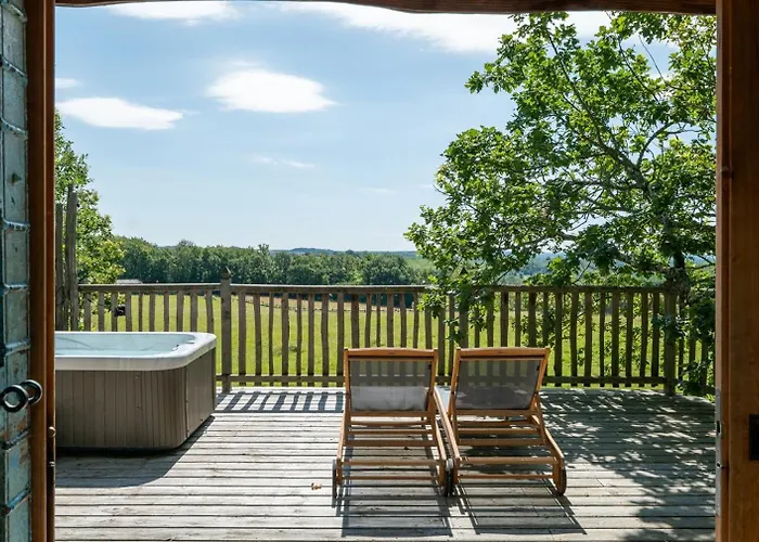 Chateaux Dans Les Arbres * Clotte