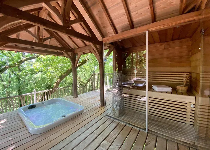 Chateaux Dans Les Arbres 롯지